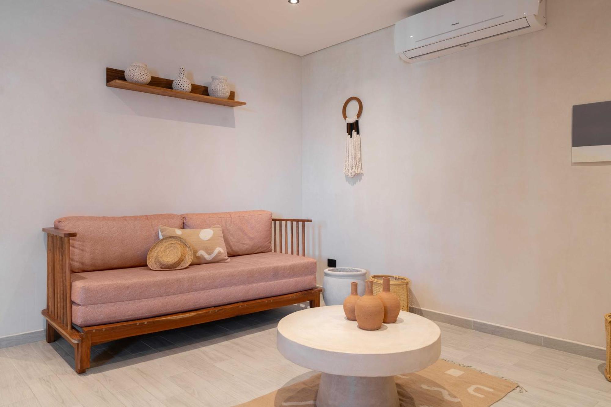 Jade Apartment *